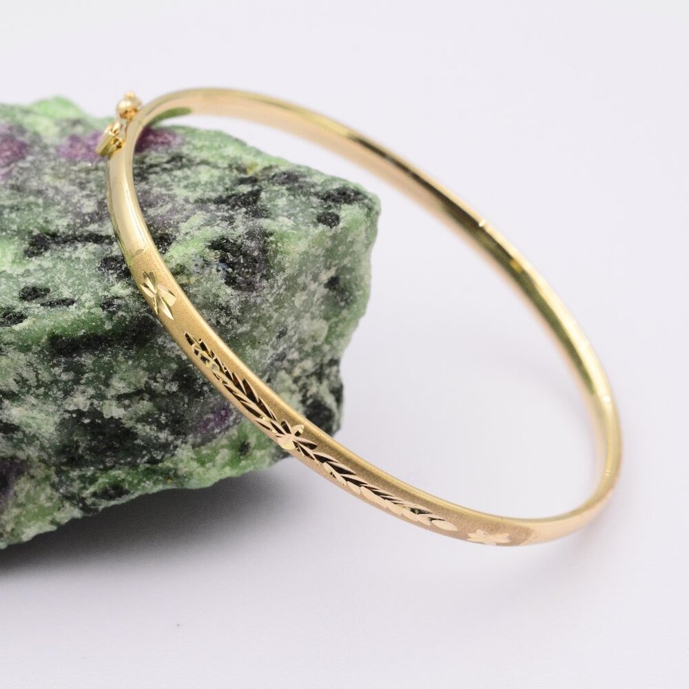 10K Baby Bangle - Picture 2 of 13